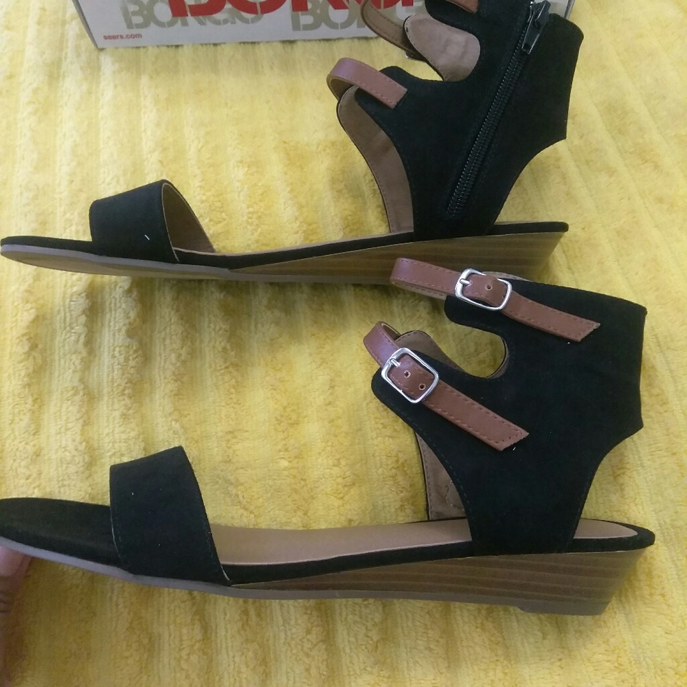 Ladies sandals